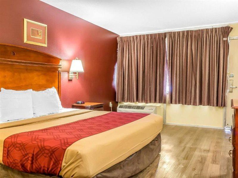 Red Carpet Inn Philadelphia Airport Lester Exterior photo