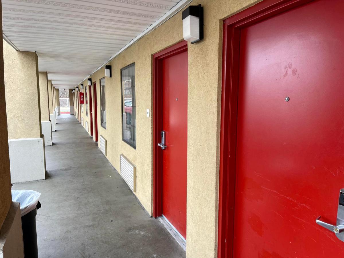 Red Carpet Inn Philadelphia Airport Lester Exterior photo