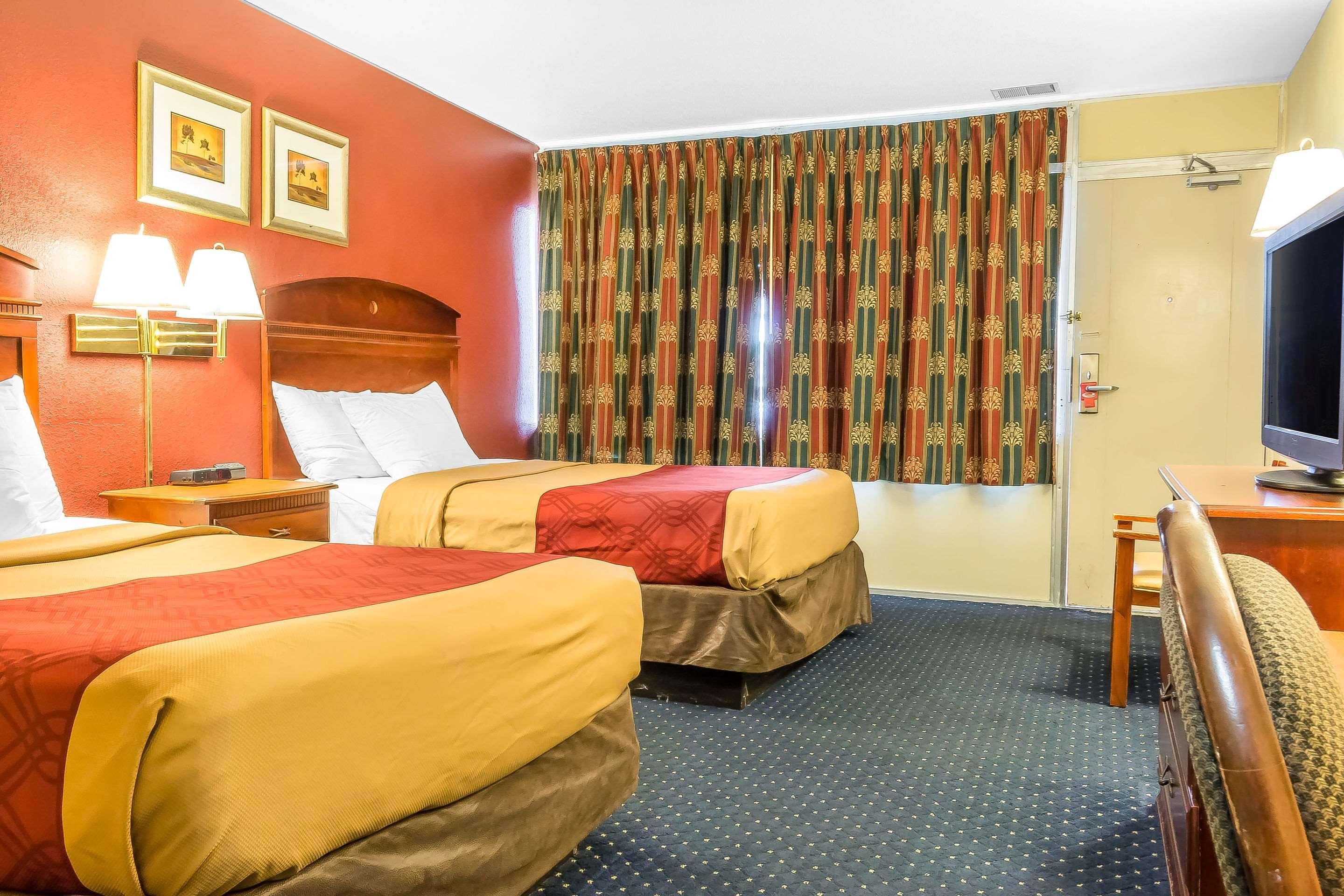 Red Carpet Inn Philadelphia Airport Lester Exterior photo