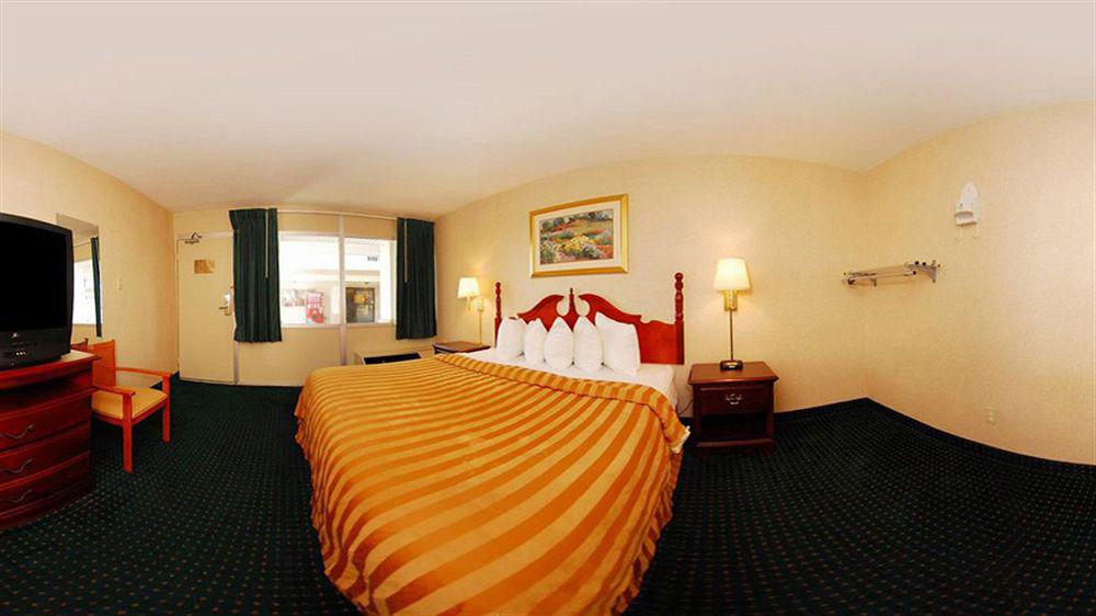 Red Carpet Inn Philadelphia Airport Lester Exterior photo